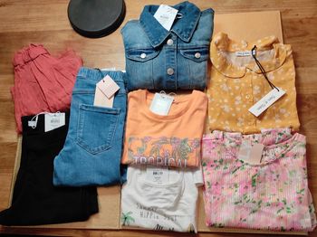 Lot de 8  vêtements neuf fille 10 ans
