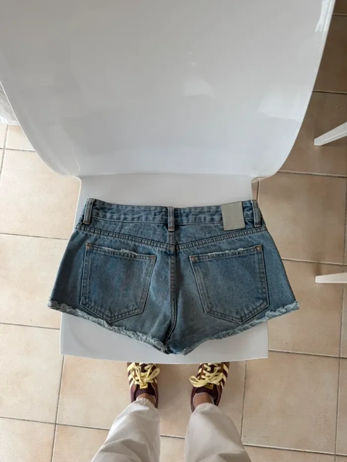 Short en jean Pull and Bear bleu - photo numéro 2