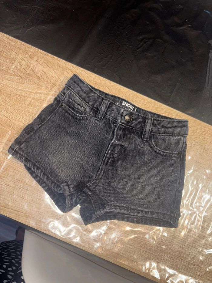 Short fille