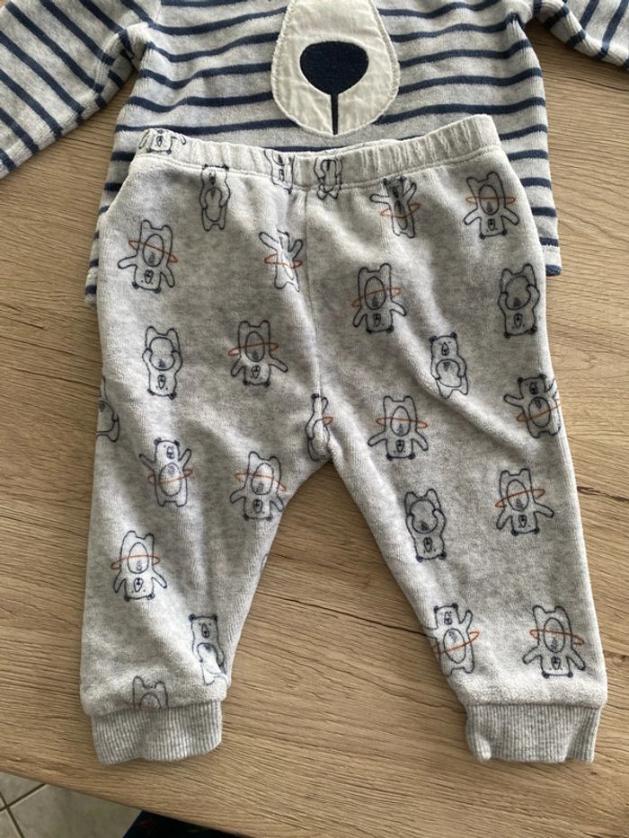 Lot 6 mois garçon 15 pièces (pyjamas/pantalons/pulls) - photo numéro 4