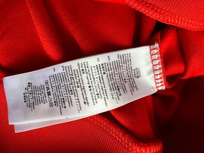 Magnifique robe pull Hugo Boss 16 ans - photo numéro 5