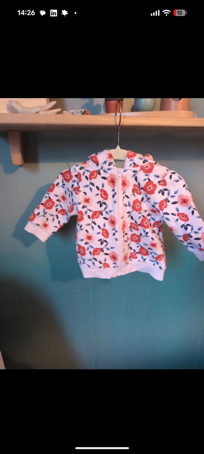 Sweat à capuche fleurs