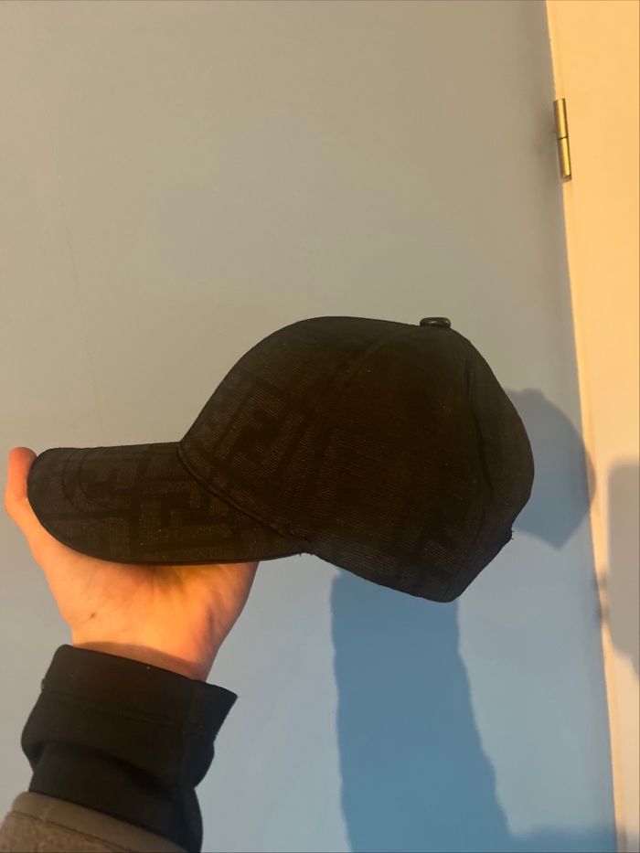 Casquette fendi noir - photo numéro 3