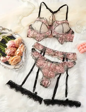 Ensemble de lingerie élégant pour femmes avec broderie florale