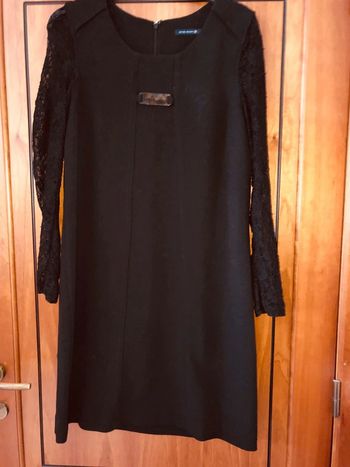 Robe noire longues manches dentelle River Woods T40