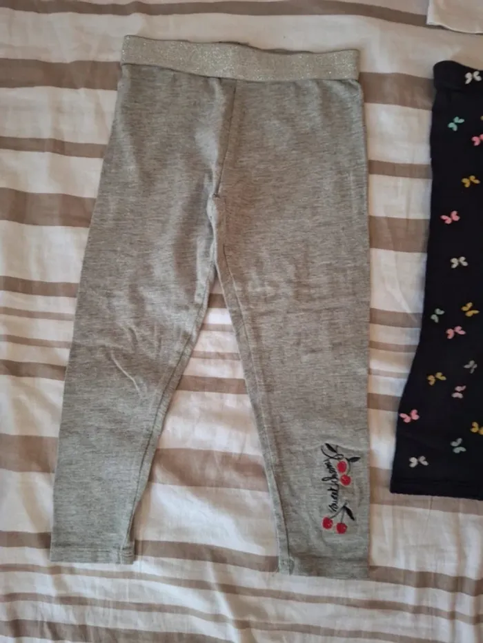 Lot 4 ans vêtements habits 2 ensembles pantalon pantacourt tee shirt - photo numéro 2