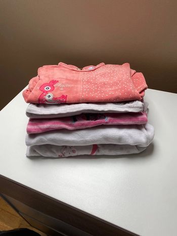 Lot de cinq pyjamas, une pièce