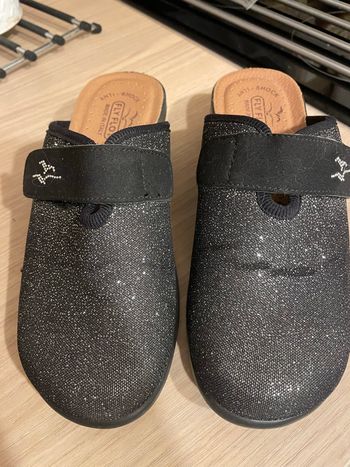 Chaussure , sabot , pantoufles D intérieur femme