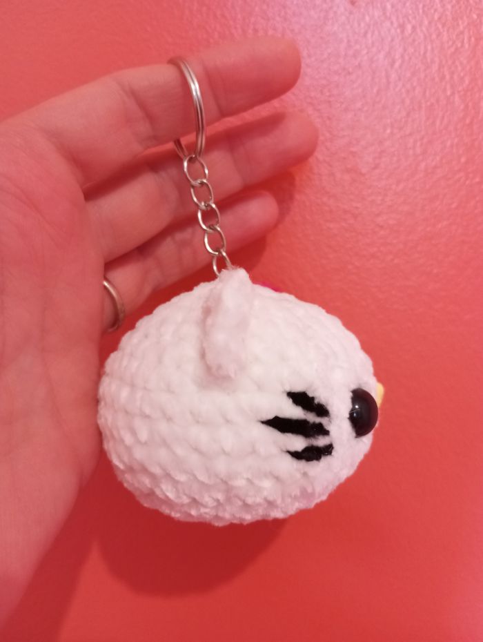 Porte-clés Hello Kitty au crochet - photo numéro 3