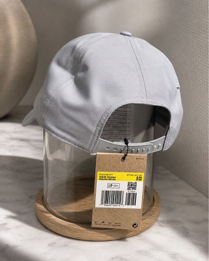 Casquette Nike Club AirMax dans teinte gris clair. - photo numéro 2