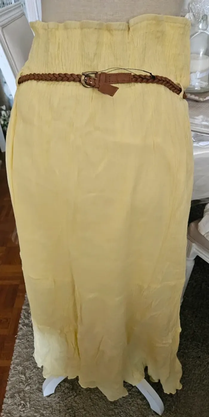 Jupe jaune avec ceinture offerte Women Only Taille 40/42 Neuve - photo numéro 2