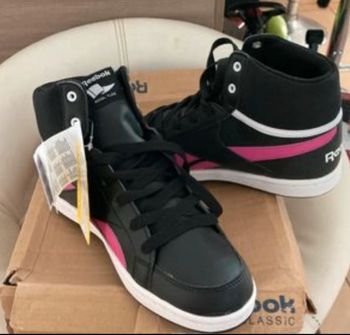 Basket  neuve reebook taille 38