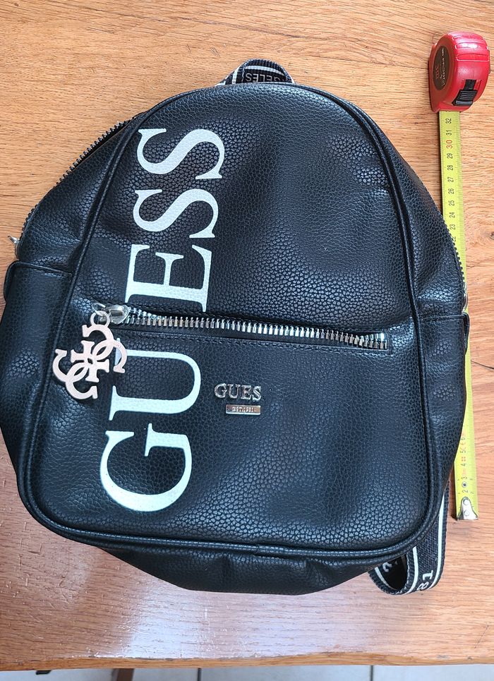 Sac à dos Guess (ce n'est pas l'original) - photo numéro 4