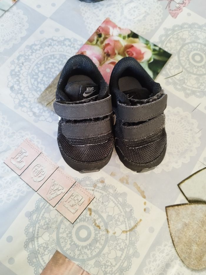Nike bébé taille 17 - photo numéro 2