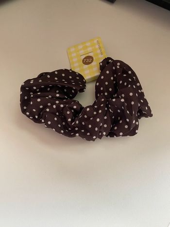 Chouchou marron à pois blanc