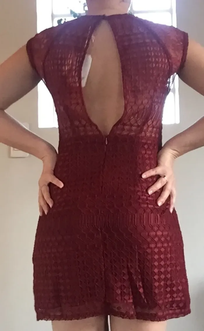 Robe bordeaux élégante broderies - photo numéro 2