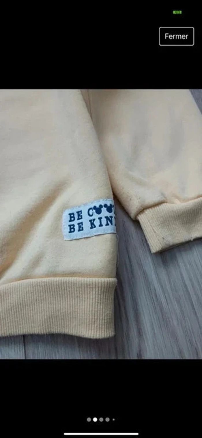 Pull fille Mickey Primark taille 10-11 ans en très bon état - photo numéro 2