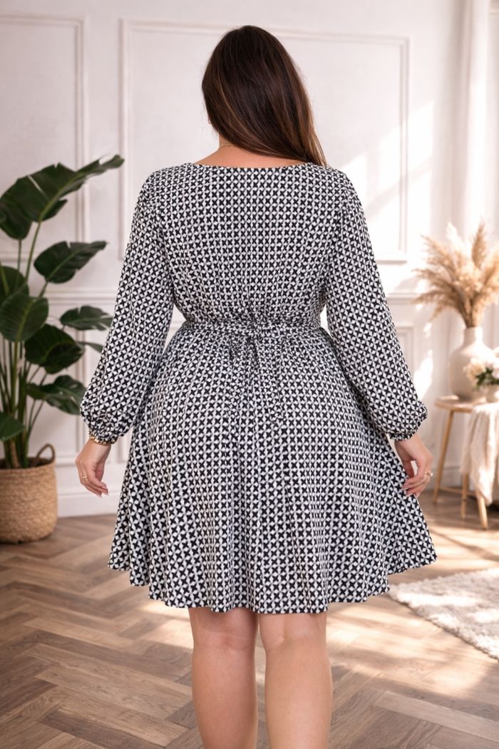Robe manches longues bouffantes imprimé géométrique noire et blanche Femme taille 54 marque Boohoo 💍 - photo numéro 2