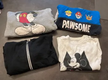 Lot de pulls taille 5 ans