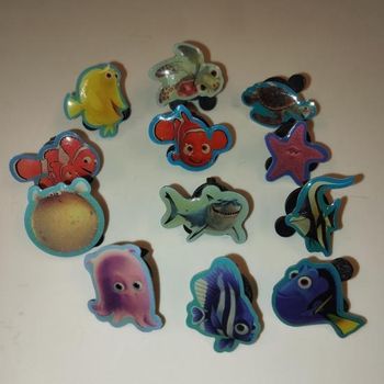 LE MONDE DE NEMO - Lot 12 Pin's Disney Edition Carrefour 2010 - Lot n°20 (OCCASION)