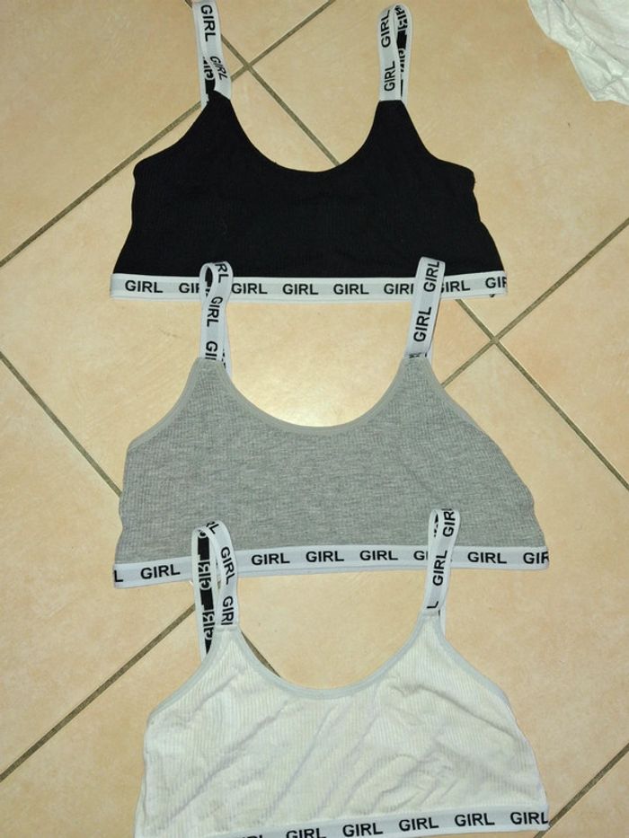 3 brassières M