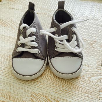 Petites baskets 0-6 mois