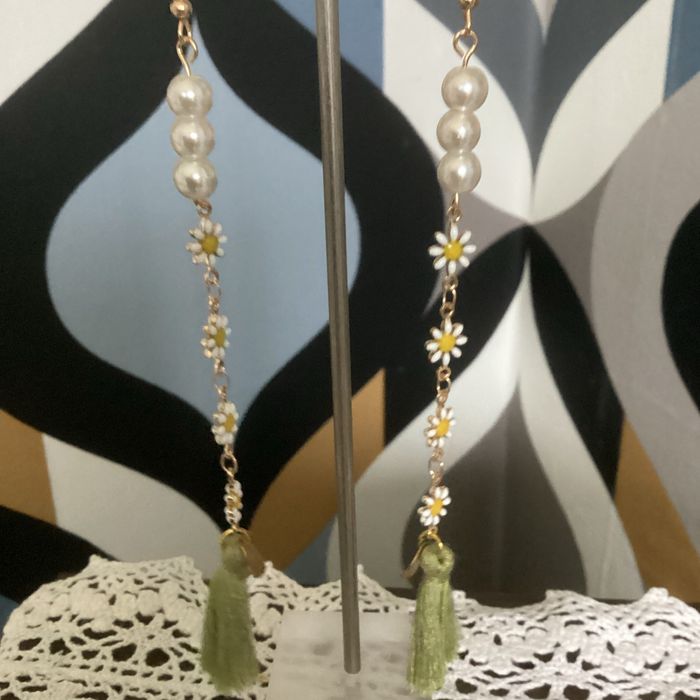 Boucles oreilles pendentifs marguerite perles - photo numéro 2