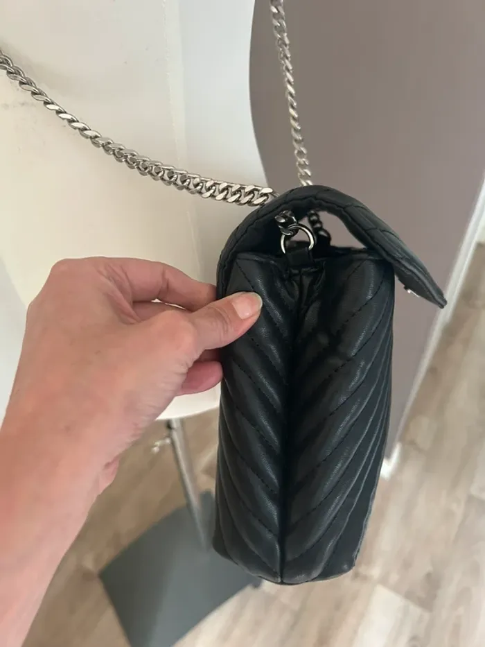 Bershka, sac enveloppe noir anse chaîne argenté - photo numéro 7