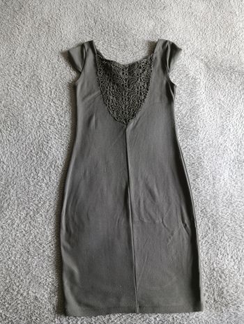 Robe naf naf kaki taille m – élégante avec dentelle – coupe près du corps