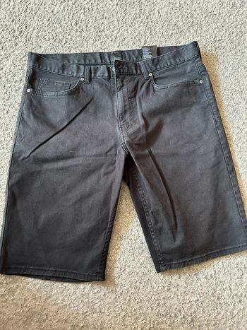 Short noir