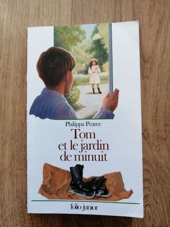 Livre Tom et le jardin de minuit de Philippa Pearce en très bon état