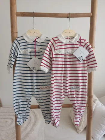 Lot de deux grenouillères Pomme Framboise 6 mois neuves avec étiquettes 🏷