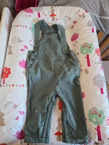 Salopette taille 18 mois