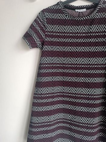 Robe Zig Zag Prune Noire et Blanche Zara Taille M En très bon état