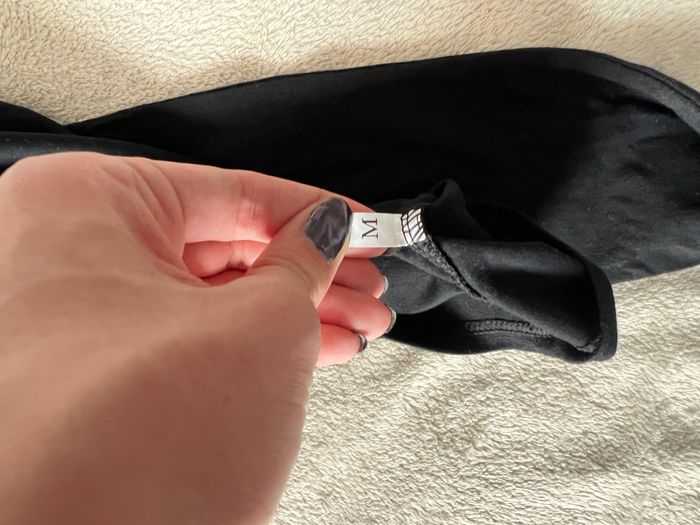 Haut noir manches longues – type crop top – taille M - photo numéro 3