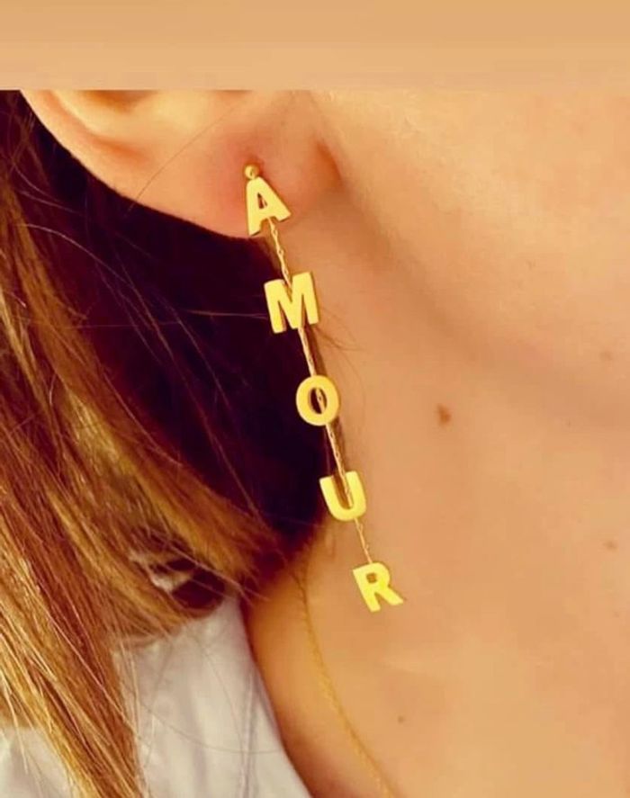 Boucles d’oreilles longues lettres amour acier inoxydable or