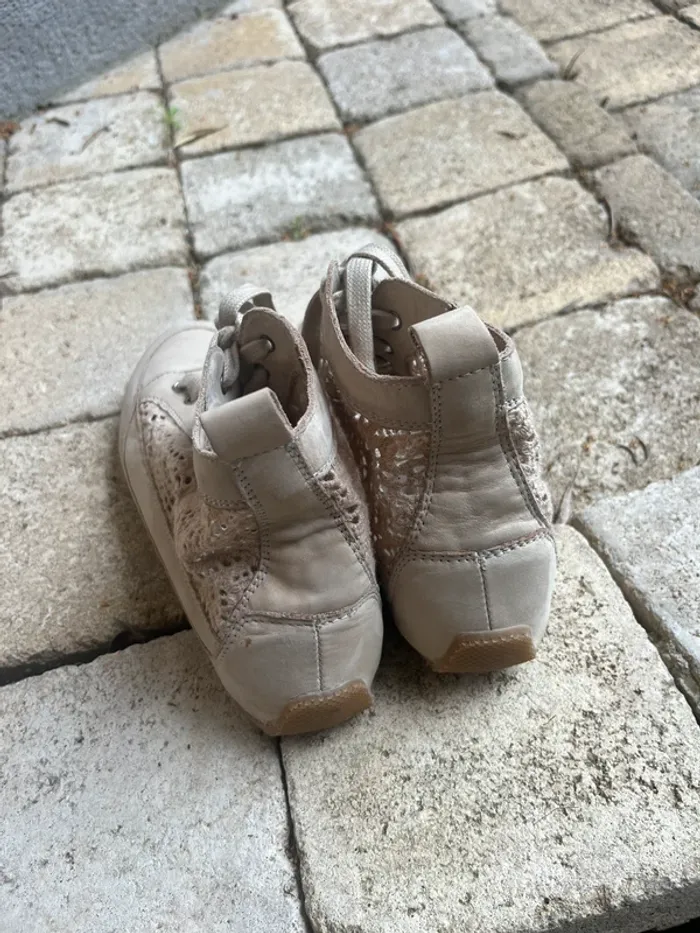 Basket en cuir et dentelle beige pointure 40 - photo numéro 3