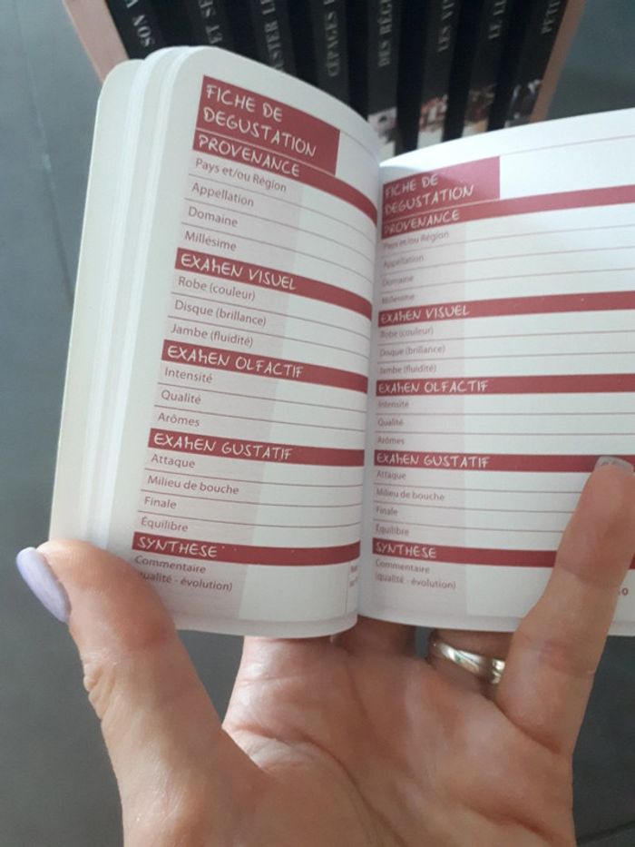 La petite bibliothèque du vin Larousse état neuf - photo numéro 5