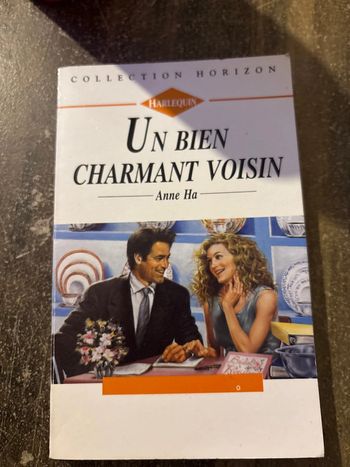Livre de poche Un Bien Charmant Voisin