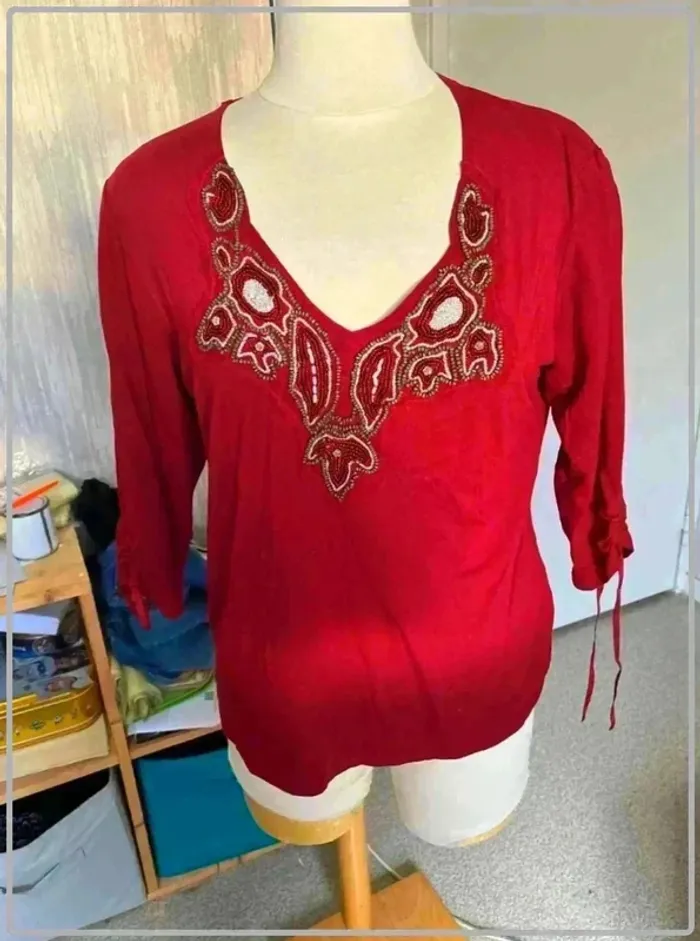 Tres  jolie  t  shirt  encolure perle taille  40 - photo numéro 4