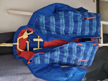 Manteau de ski parfait pour les sport d'hivers taille 146/152