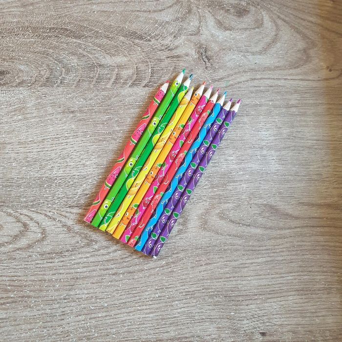 📚 Lot de 9 crayons de couleurs #emyfleury_scolaire