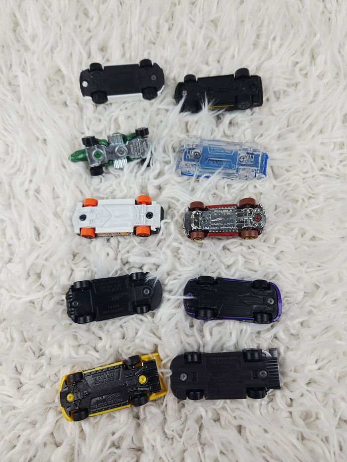 Lot de 24 petites voitures marque Hot Wheels 🎅 - photo numéro 10