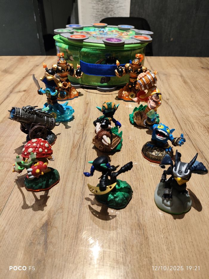 Lot de 10 Skylanders avec sac de rangement - photo numéro 2