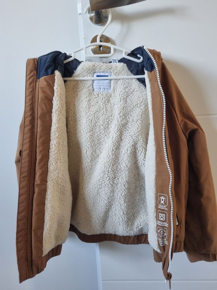 Veste doublée avec capuche garçon 8 ans Okaidi en excellent état - photo numéro 4