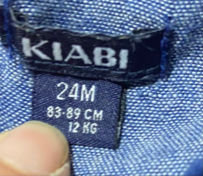 Robe en jean couleur bleu foncé avec ceinture taille 18/24 mois  à manche longue marque kiabi bon état - photo numéro 3