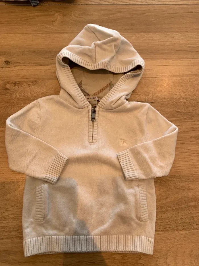 Pull burberry taille 12 mois