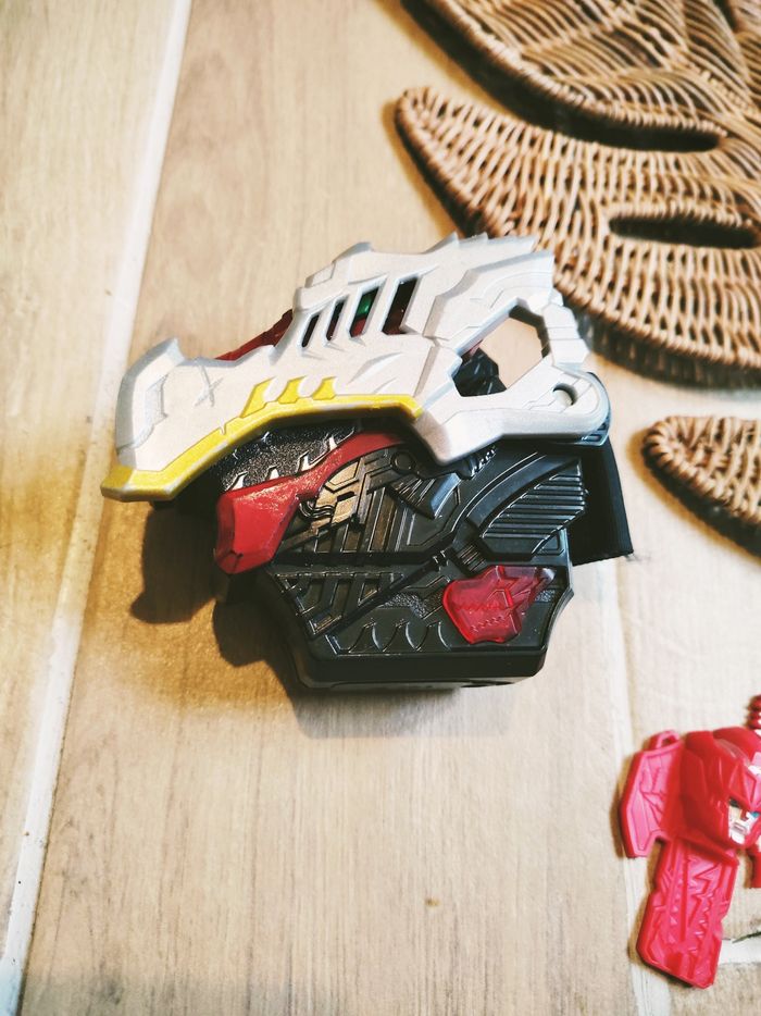 🙅Power rangers Dino fury - Bracelet morpher son et lumiere avec clé ranger rouge -marque Hasbro - photo numéro 4