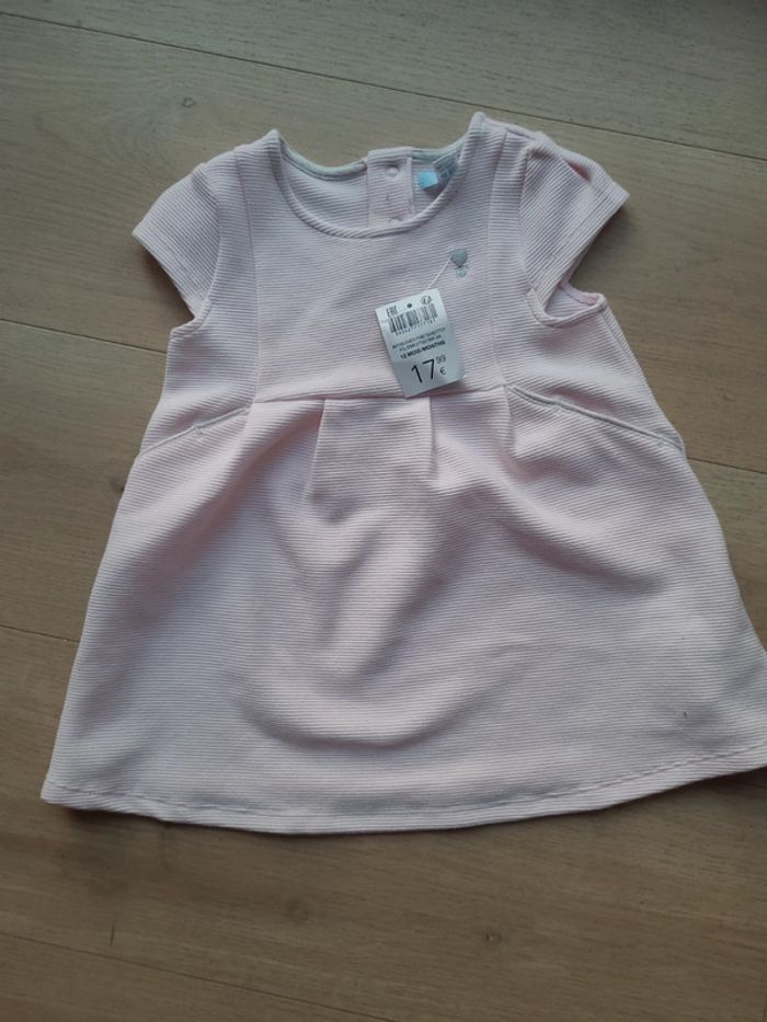 Robe neuve avec étiquette - photo numéro 3