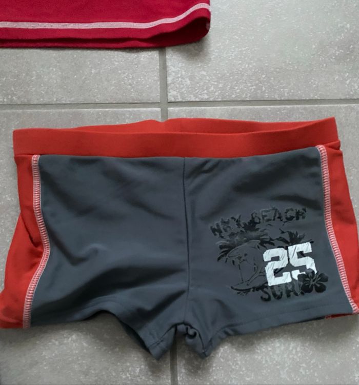 Lot bain 10 ans: maillot, short, t-shirt anti uv - photo numéro 5